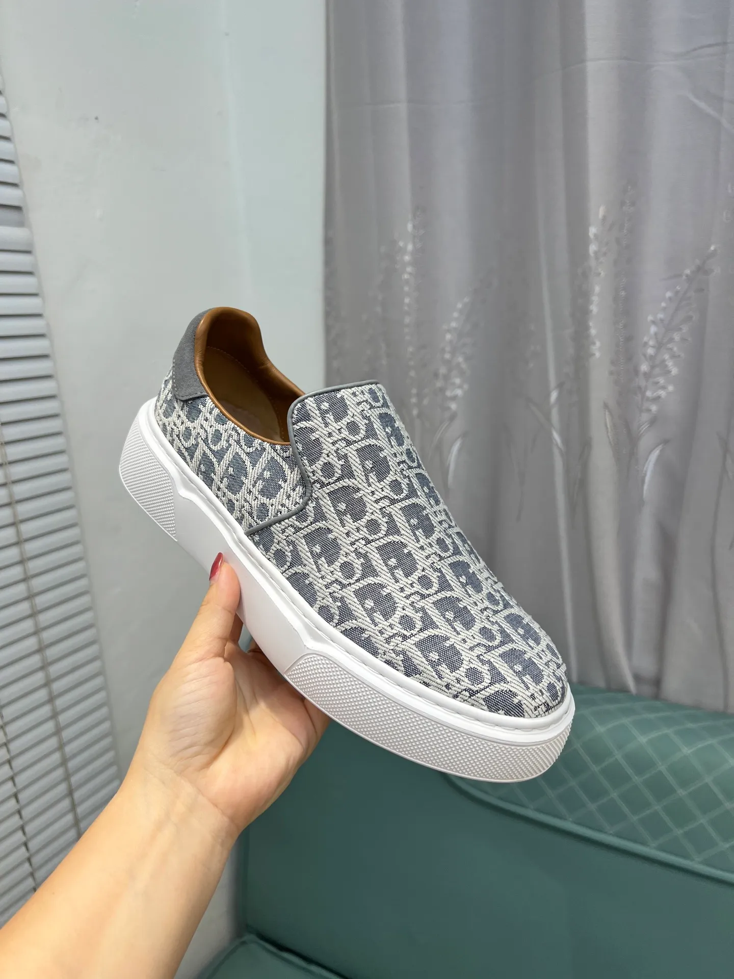 Men's shoes 💰380 The latest DiOr shipment, using imported top-grade jacquard fabric with cowhide design 👍 Breathable mesh lining, comfortable to wear, lightweight, original last mold, official website 1:1, private mold outsole, non-slip, color, multiple colors available, code number 38 to 44 (45 can be ordered)